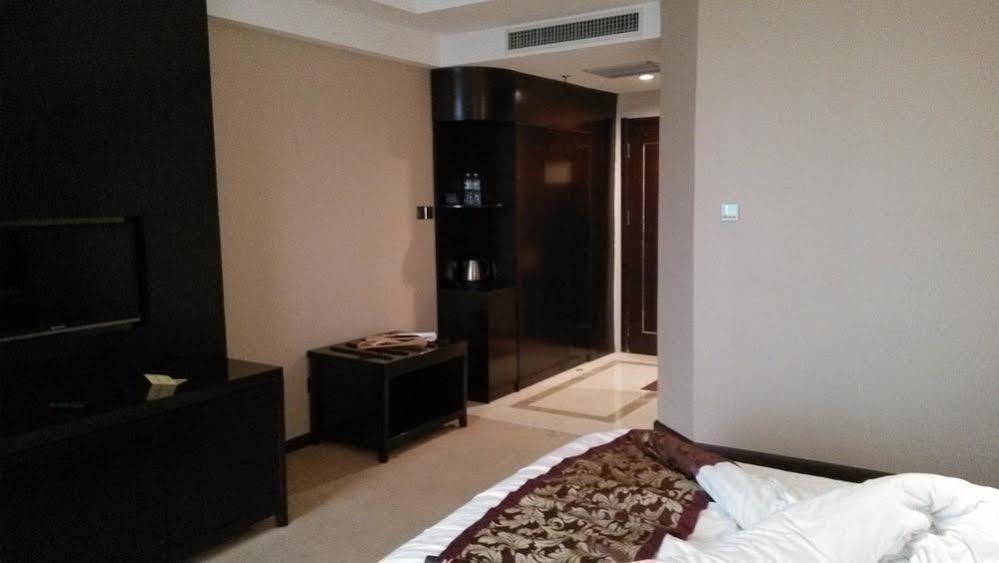 Weishi International Hotel Qing Zhou 외부 사진